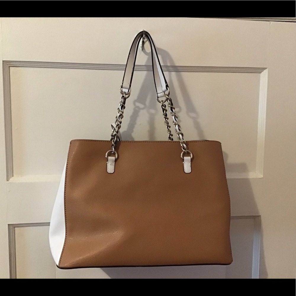 Guess Purse - Picture 3 of 8